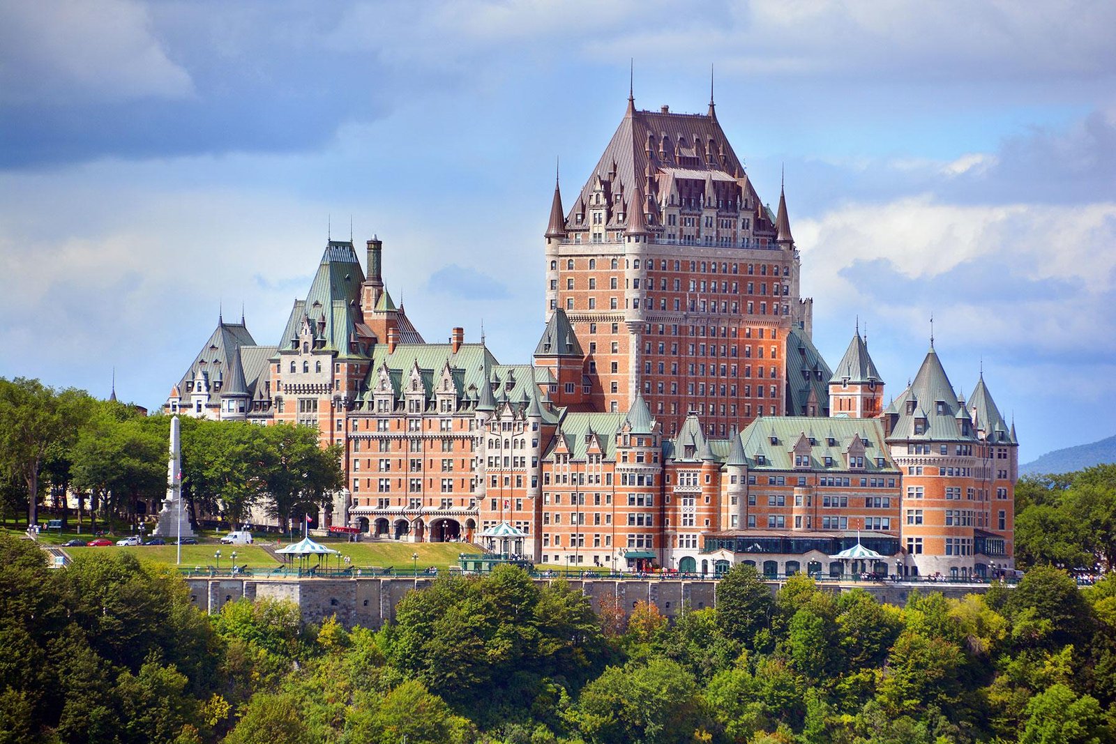 HERO_UltimateQuebecCity_Hero_6_UltimateQuebecCity_ChateauFrontenac_shutterstock_705034327_2